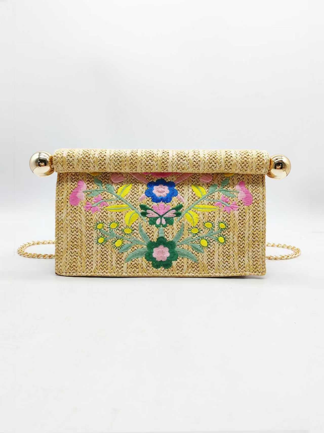 Borsa da sera moda con ricamo in paglia e decorazione in metallo Art.FF27453